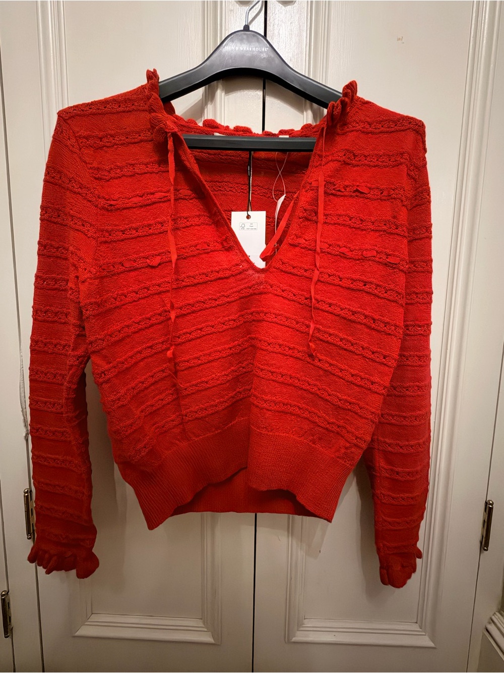 Doen Red Textured V-Neck Tie Sweater